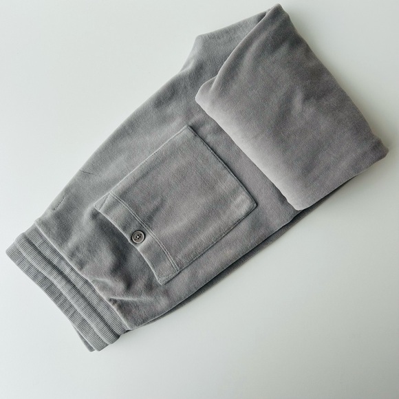 GOODLIFE Brand – 2-Piece Velvet Track Suit
Men’s Small (can work as unisex) - Picture 4 of 8